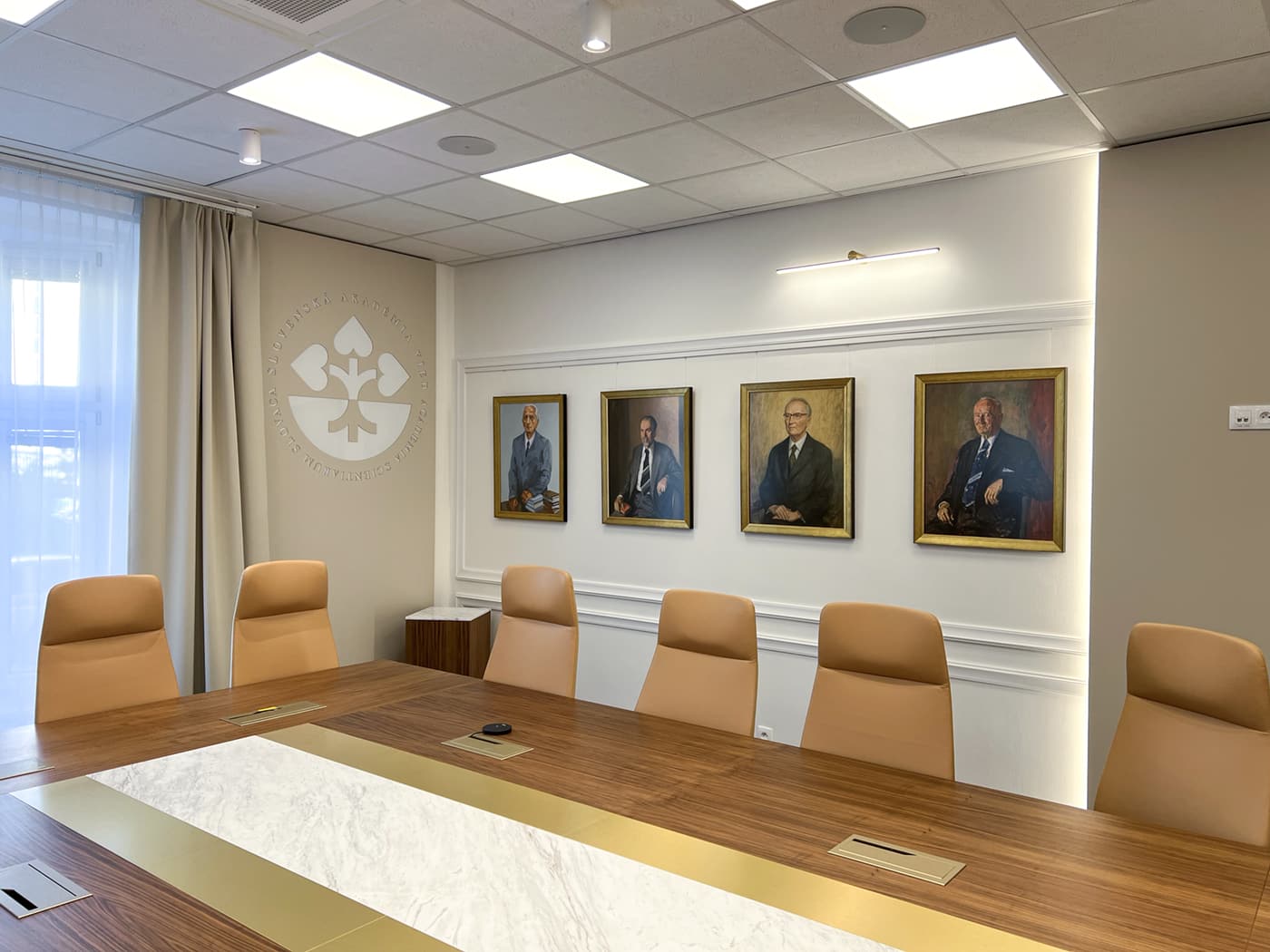 Professionelle Bildmontage in Büros und öffentlichen Räumen